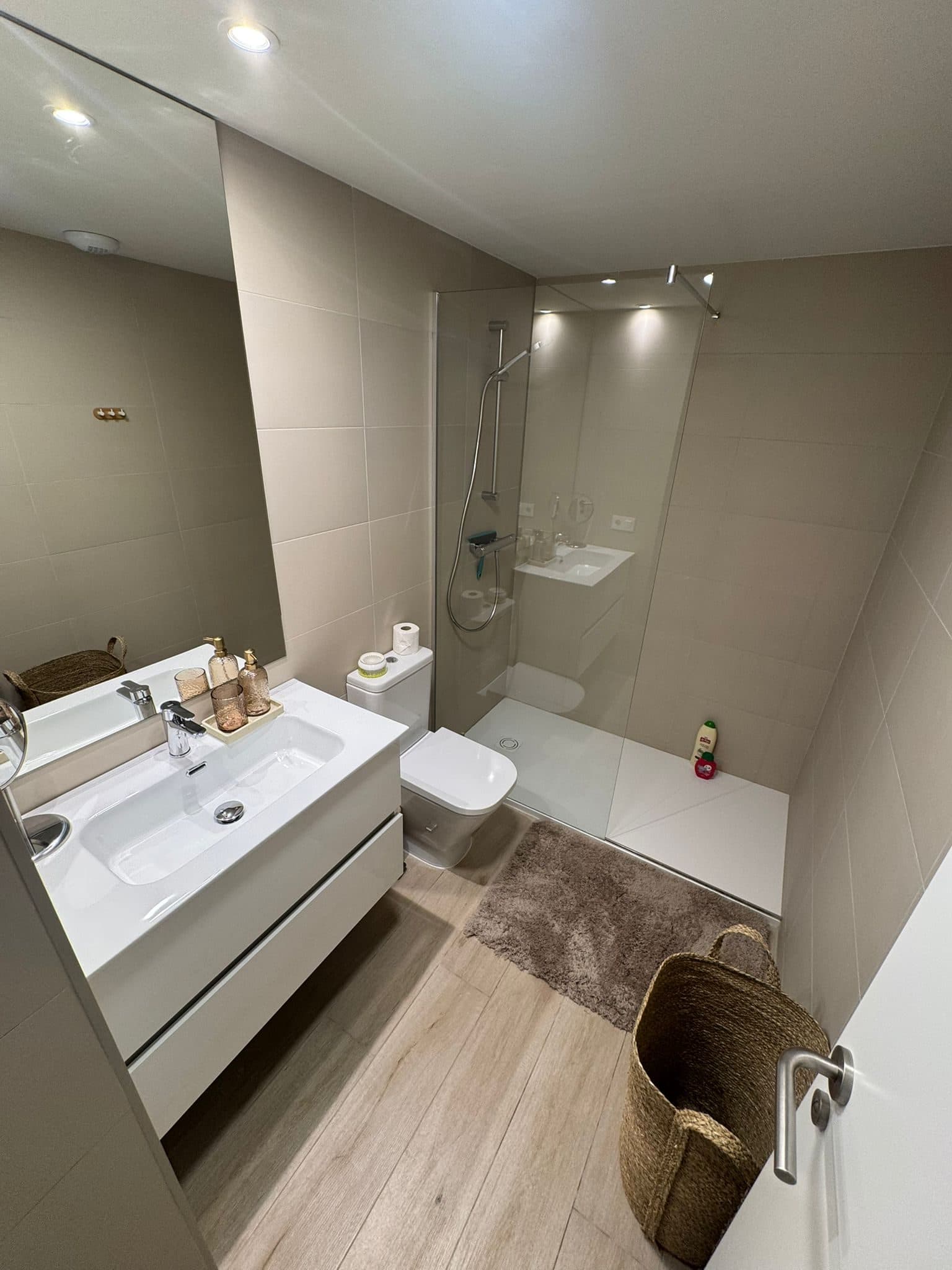 En-suite bathroom with walk-in shower