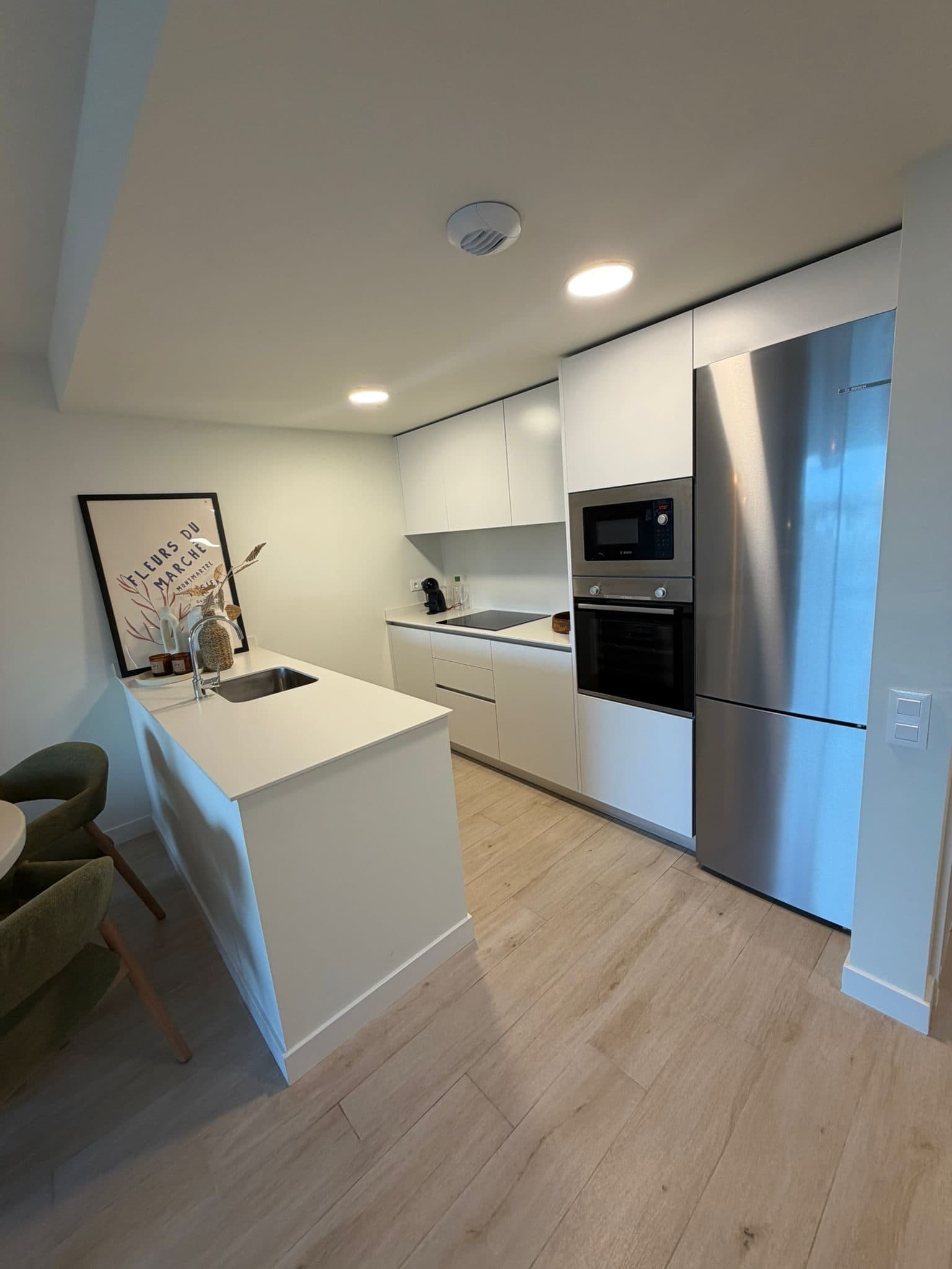 Fully equipped modern kitchen